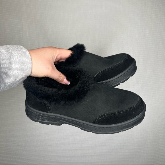 L.L. Bean |‎ Women's Black Fur-Lined Slip-On Shoes 9 - Picture 1 of 6